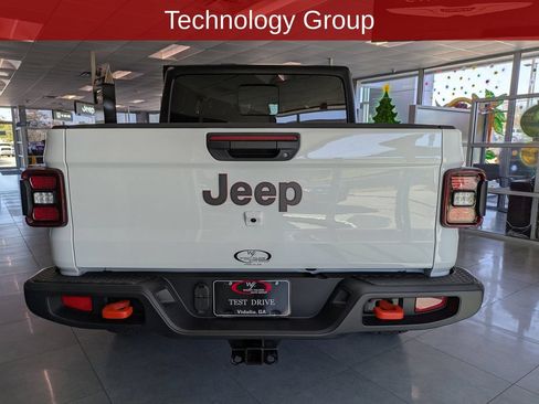 New 2026 Jeep Gladiator Mojave w/ Technology Group AWD/4WD image 7