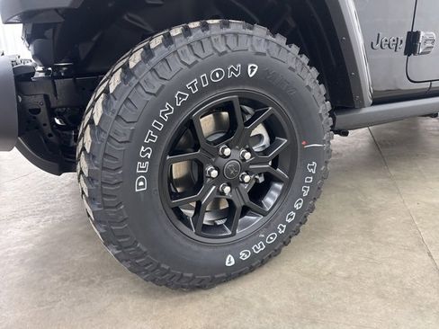 Used 2025 Jeep Gladiator Willys image 4