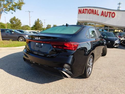 Used 2023 Kia Forte LXS FWD image 5
