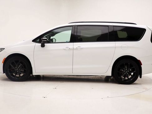 Used 2024 Chrysler Pacifica Limited w/ S Appearance Package image 6