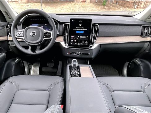 New 2026 Volvo XC90 T8 Plus w/ Protection Package Premier image 7