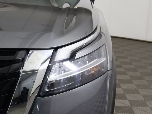 Used 2024 Nissan Pathfinder S image 12