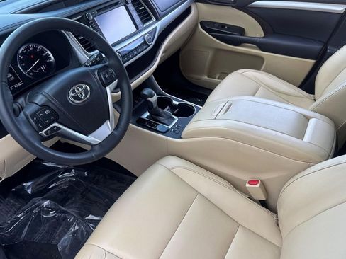 Used 2015 Toyota Highlander XLE image 4