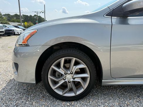 Used 2014 Nissan Sentra SR w/ SR Driver Package FWD image 11