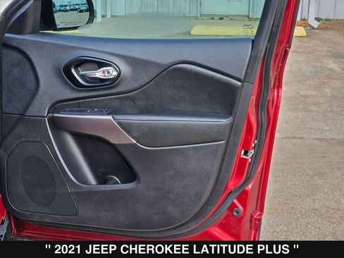 Used 2021 Jeep Cherokee Latitude Plus AWD/4WD image 30