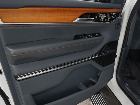 Used 2022 Jeep Grand Wagoneer Series II w/ Premium Group II image 29