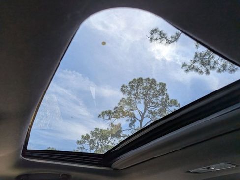 Used 2021 Toyota Corolla SE w/ SE Premium Package image 13