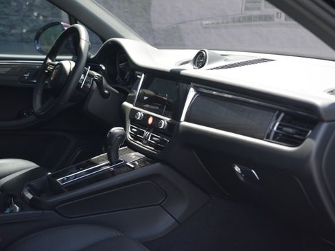 Certified 2026 Porsche Macan AWD/4WD image 29