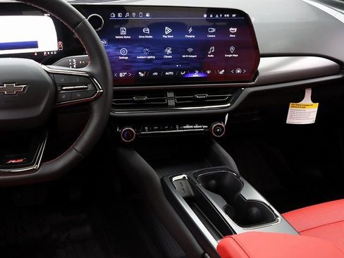 Used 2025 Chevrolet Equinox EV RS image 16