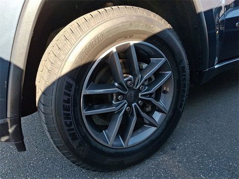 Used 2019 Jeep Grand Cherokee Limited w/ Luxury Group II image 9