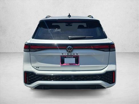 New 2026 Volkswagen Tiguan SE R-Line FWD image 4