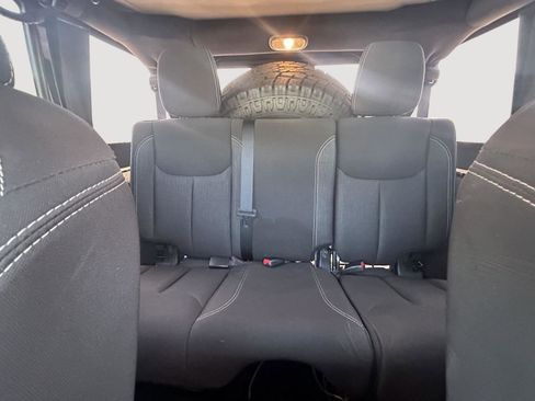 Used 2017 Jeep Wrangler Unlimited Rubicon w/ Dual Top Group image 12