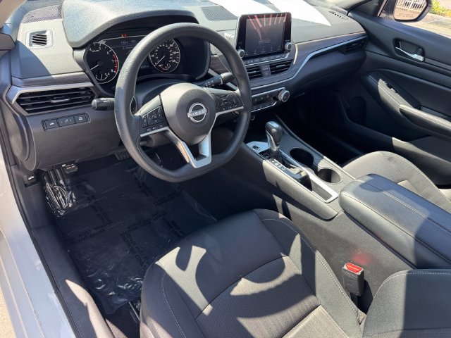 Used 2025 Nissan Altima 2.5 SV FWD image 12