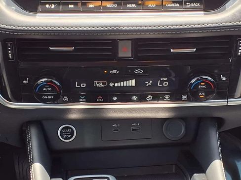Used 2023 Nissan Rogue SL w/ SL Premium Package FWD image 14