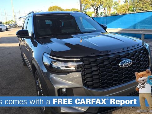 Used 2025 Ford Explorer ST-Line w/ ST-Line Street Pack image 3