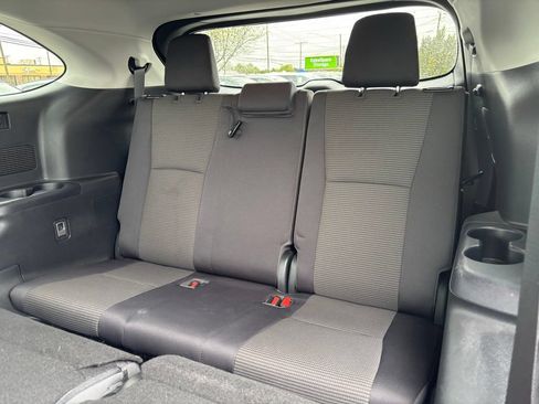 Used 2021 Toyota Highlander LE AWD/4WD image 21