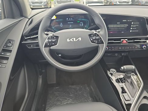 New 2026 Kia Niro EX FWD image 13
