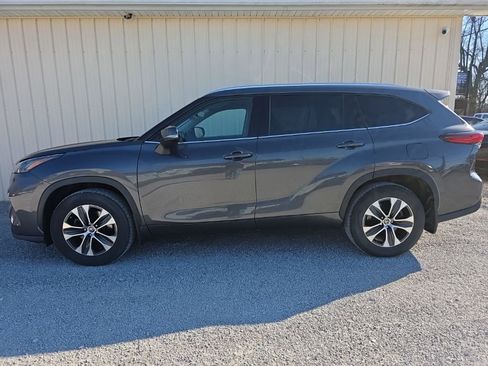 Used 2022 Toyota Highlander XLE image 9