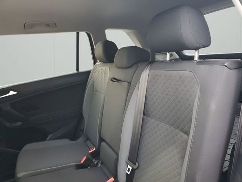 Used 2019 Volkswagen Tiguan S image 19