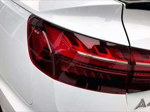 Used 2021 Audi A4 2.0T Premium image 28