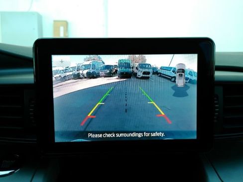 Used 2024 Ford Explorer XLT image 8