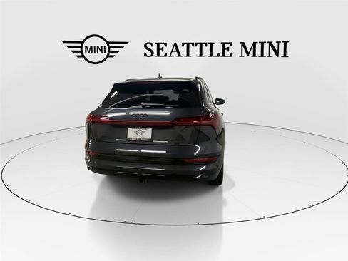Used 2023 Audi e-tron Premium Plus w/ Premium Plus Package AWD/4WD image 10