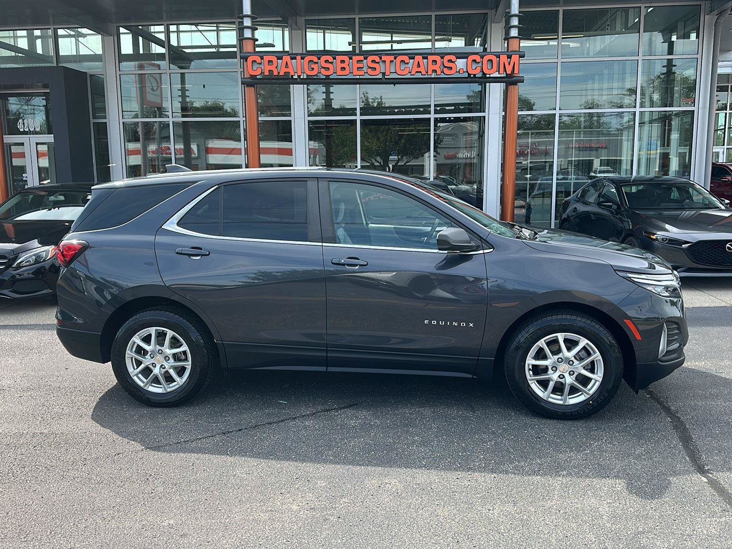 Used 2022 Chevrolet Equinox LT FWD image 2