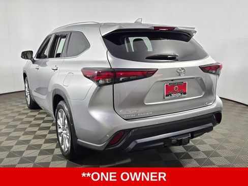 Used 2025 Toyota Highlander Limited FWD image 6