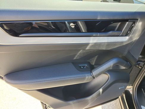 Used 2024 Porsche Cayenne image 10