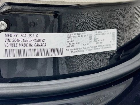 Used 2024 Chrysler Pacifica Touring-L FWD image 33