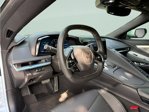 Used 2021 Chevrolet Corvette Stingray Preferred Conv w/ Z51 Performance Package RWD image 9