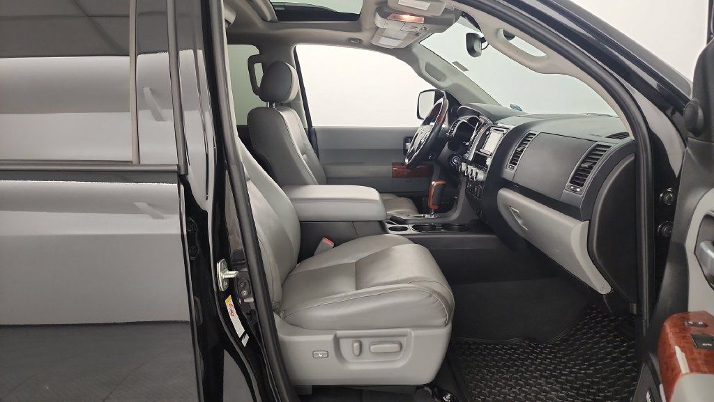 Used 2019 Toyota Sequoia Platinum AWD/4WD image 29