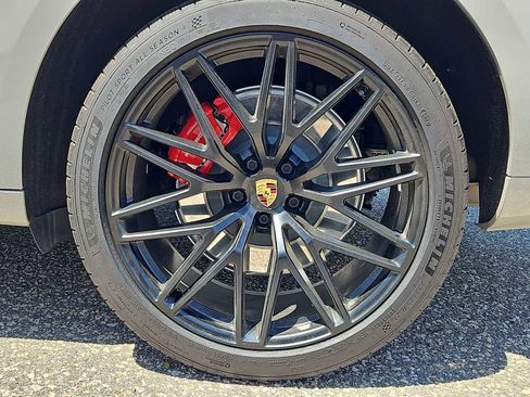 Certified 2022 Porsche Macan GTS AWD/4WD image 10