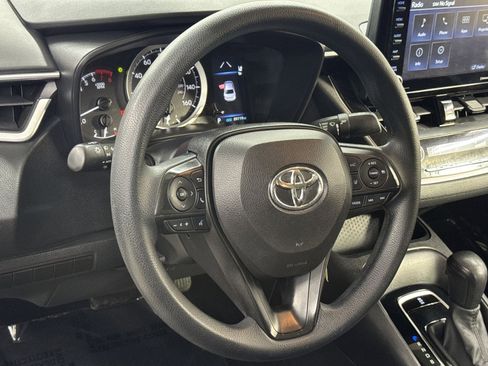 Used 2022 Toyota Corolla LE image 19