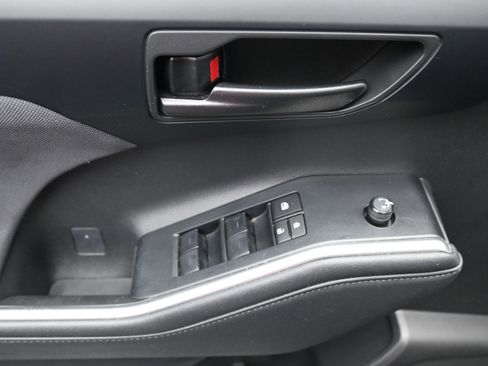 Used 2023 Toyota Highlander L FWD image 14