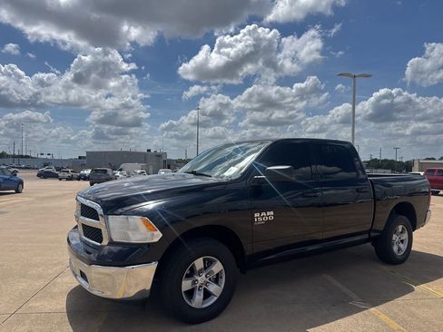 Used 2021 RAM 1500 Classic SLT image 9