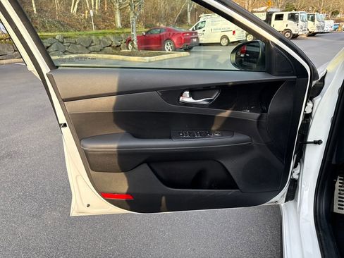 Certified 2023 Kia Forte GT-Line image 16