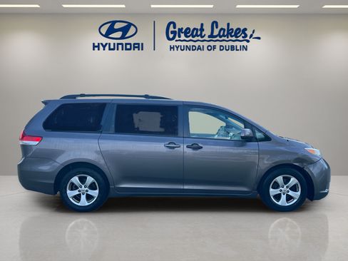 Used 2013 Toyota Sienna LE w/ Towing Pkg FWD image 6
