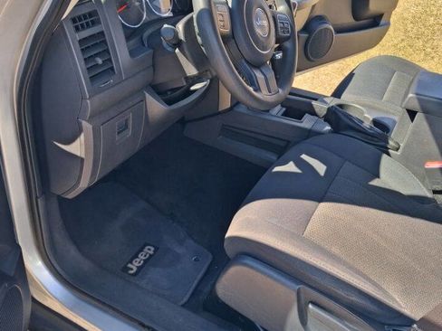 Used 2012 Jeep Liberty Sport AWD/4WD image 10