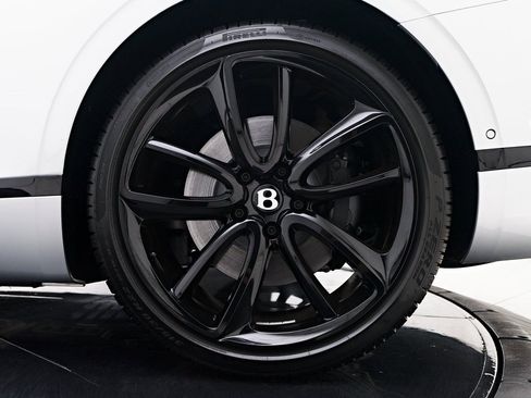 Used 2024 Bentley Continental GT image 31