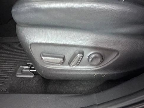 Used 2023 Toyota Highlander XLE AWD/4WD image 23