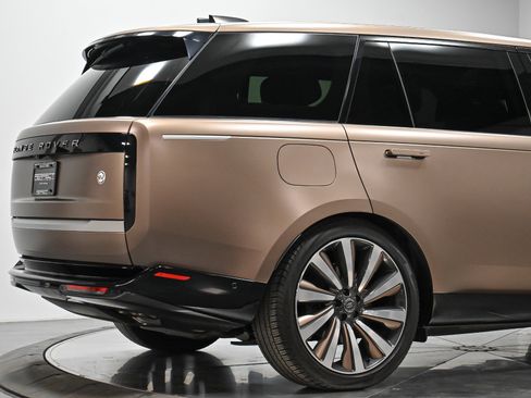 Used 2023 Land Rover Range Rover LWB SV Autobiography image 16