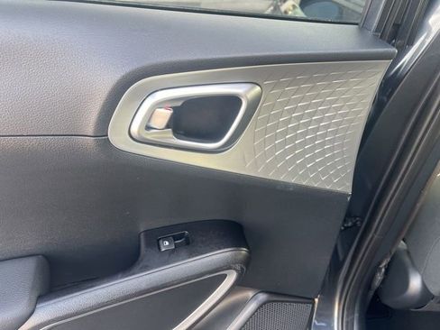 Used 2023 Kia Soul LX w/ Option Group 015 image 19