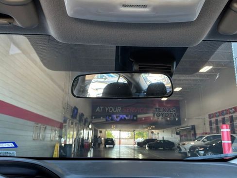 Used 2025 Nissan Versa SV FWD image 17
