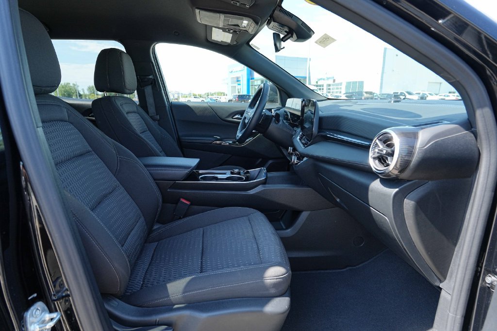 Used 2026 Chevrolet Equinox LT AWD/4WD image 23