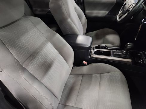 Used 2017 Toyota Tacoma SR5 image 31