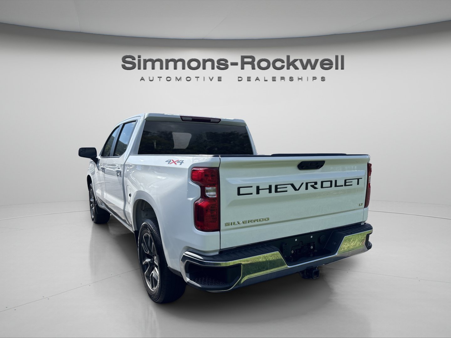 Used 2024 Chevrolet Silverado 1500 LT AWD/4WD image 3