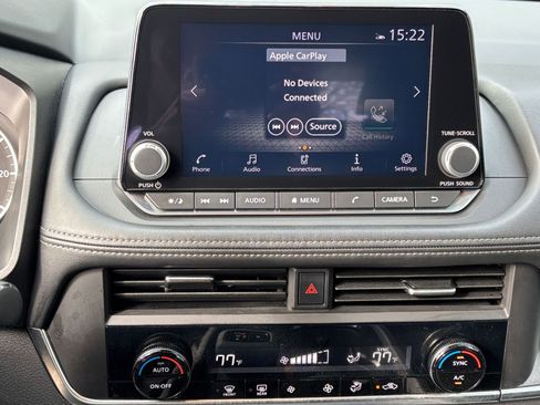 Used 2025 Nissan Rogue SV image 20