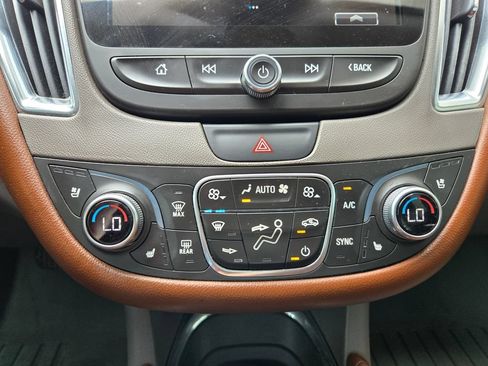 Used 2017 Chevrolet Malibu Premier w/ Premier Sun and Wheel Package FWD image 26