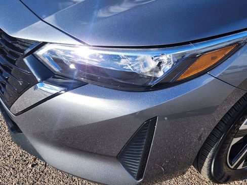 Used 2024 Nissan Sentra SV image 5